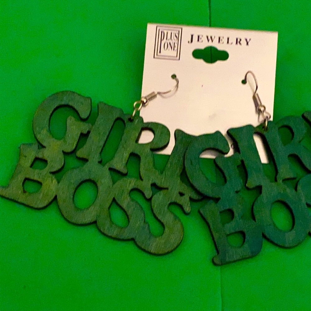 PLUS ONE GREEN WOODEN EARRINGS